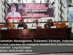 Babinsa Koramil 1407-06/Awangpone Dampingi Penyaluran BLT Dana Desa Di Desa Cakke Bone