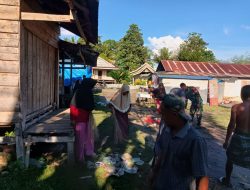 Babinsa Koramil 1407-06/Awangpone Bersama Masyarakat Gelar Karya Bakti Pembersihan Pasar Di Desa Unra