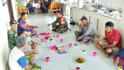 Jalin Silaturahmi Babinsa Koramil 15/Mare Dim 1407/Bone Komsos Dengan Tokoh Masyarakat